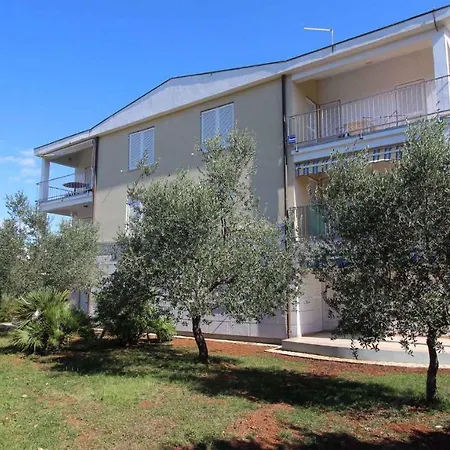 דירה Apartment Malinska 7 *