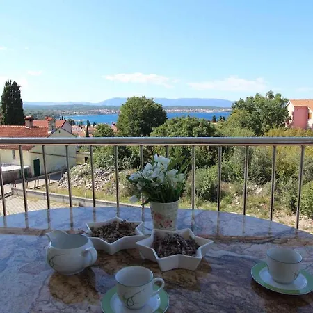 Apartment Malinska 7 * מאלינסקה