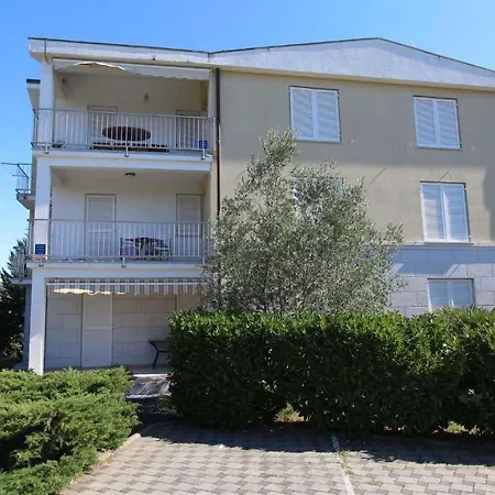 Apartment Malinska 7 דירה מאלינסקה