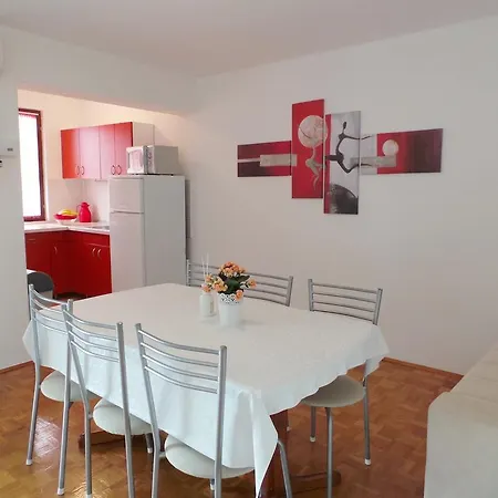 Apartment Malinska 7 * מאלינסקה