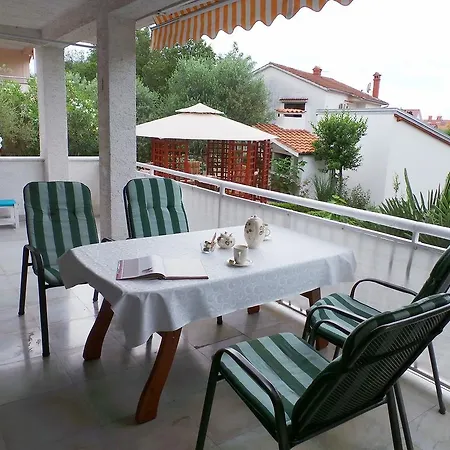 Apartment Malinska 7 מאלינסקה