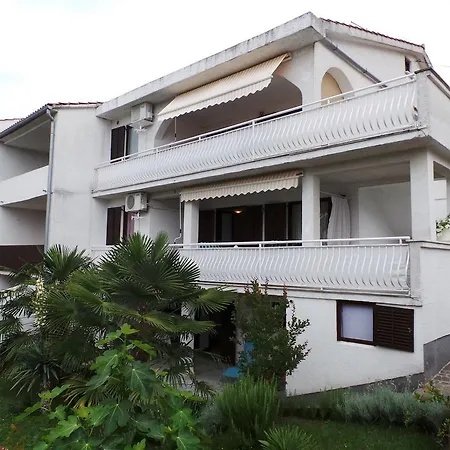 Apartment Malinska 7 דירה מאלינסקה
