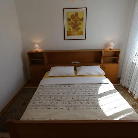 Apartment Malinska 7 דירה