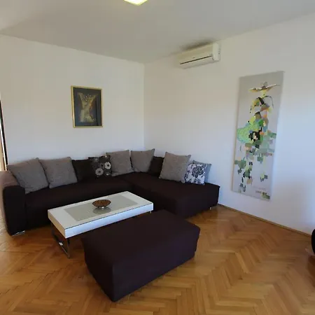דירה Apartment Malinska 7 *