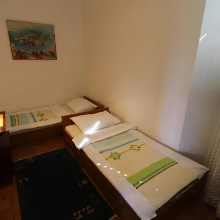 Apartment Malinska 7 מאלינסקה
