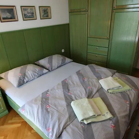 Apartment Malinska 7 מאלינסקה
